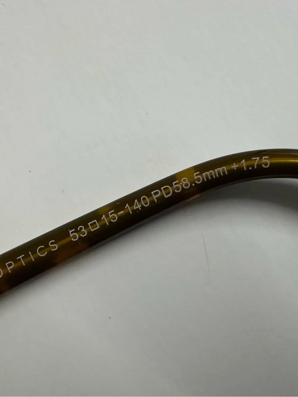 Foster Grant Brown Tortoise Shell Readers with Case & Cloth